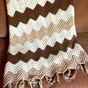 Vintage handmade zigzag pattern crotchet lap blanket hand tied edge tassels